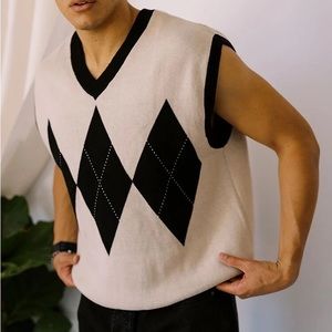 NWT Forever 21 Tan and Black Knit Argyle Sweater Vest